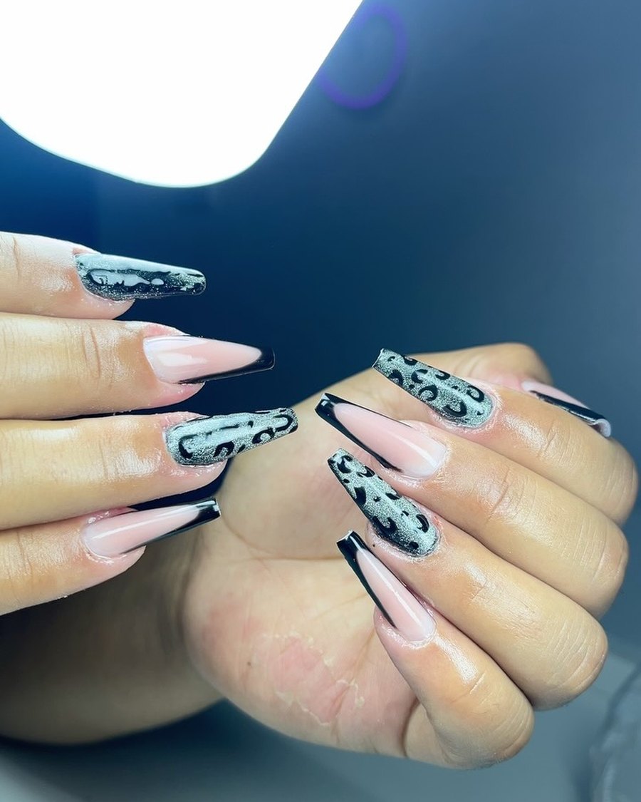 Unhas marmorizadas preto e prata