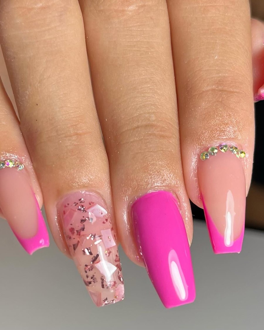 Unhas pink com glitter